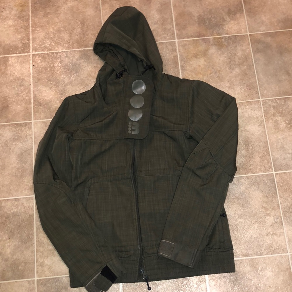 Bench windbreaker